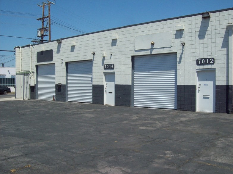 More Photos Of 7000-7016 Darby Ave, Reseda Warehouse For Lease