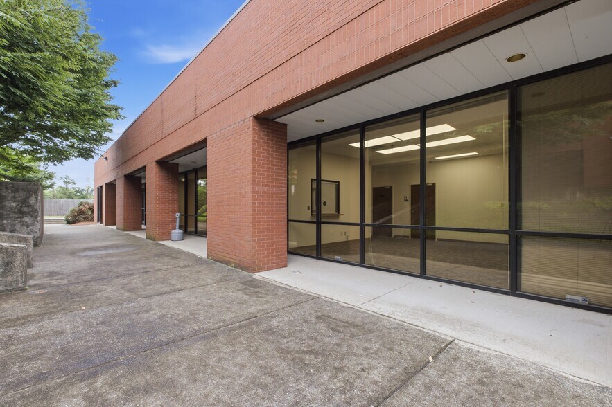 More Photos Of 104-176 Cude Ln, Madison Medical For Lease