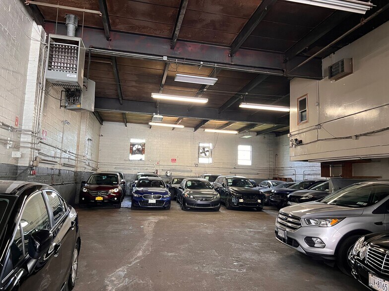 More Photos Of 37-16 13th St, Long Island City Warehouse For Lease