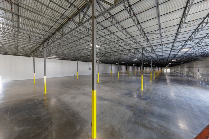 More Photos Of 1107 Conveyor Ln, Dallas Unknown For Lease