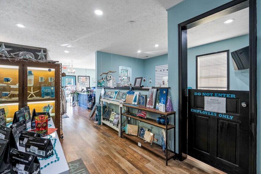More Photos Of 414 N Howe St, Southport Office For Sale