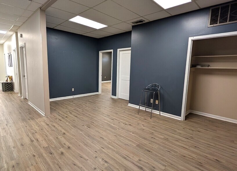 More Photos Of 400 W Methvin St, Longview Office For Sale