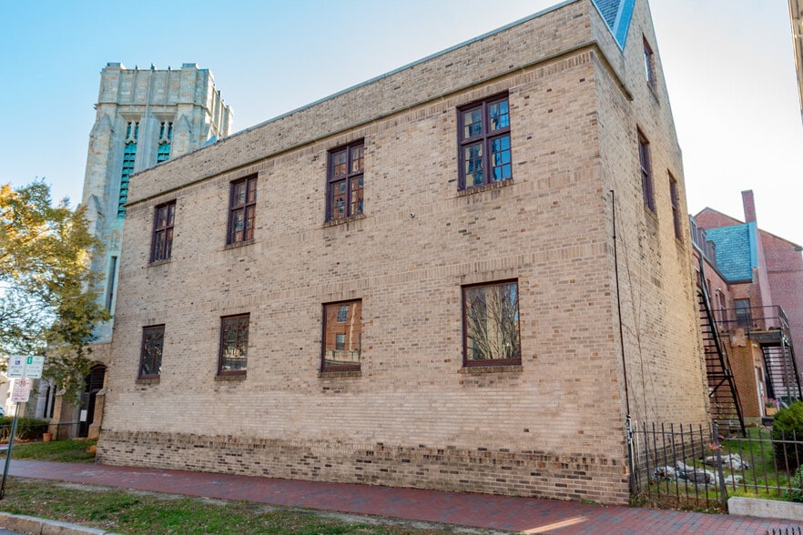 Primary Photo Of 156 High St, Portland Specialty For Sale