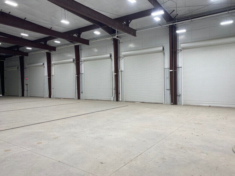 More Photos Of 5210 Oates Rd, Houston Warehouse For Lease