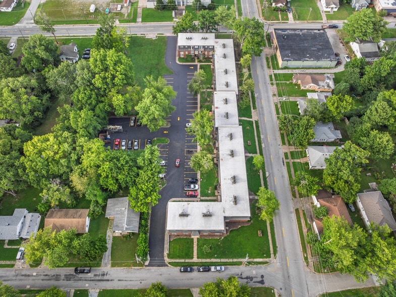 More Photos Of 400 N Oakland Ave, Carbondale Apartments For Sale
