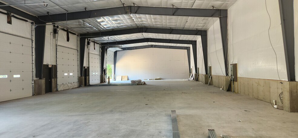 More Photos Of 282 Pulaski St, Coventry Warehouse For Lease