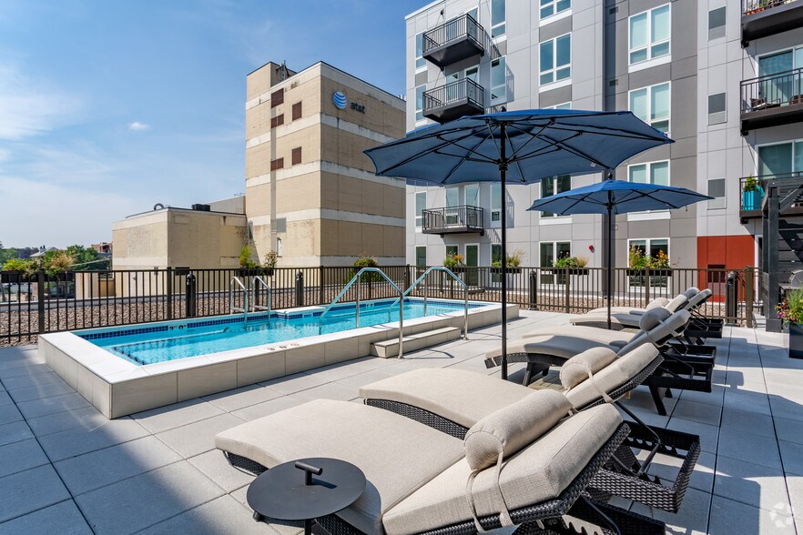 More Photos Of 1555 Ellinwood Ave, Des Plaines Apartments For Lease