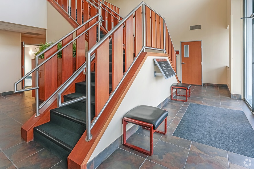 More Photos Of 1777 Axtell Dr, Troy Medical For Lease