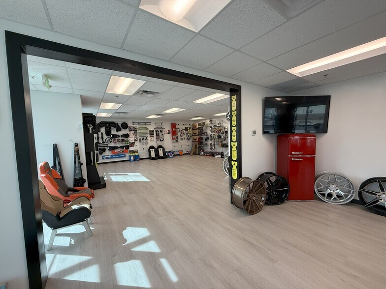 More Photos Of 9235 Eastman Park Dr, Windsor Light Manufacturing For Lease