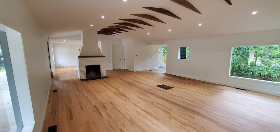 More Photos Of 1405 E 38th 1/2 St, Austin Office For Lease