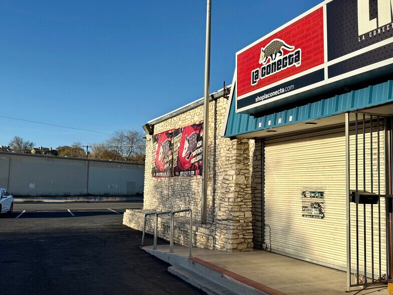 More Photos Of 5607 Kenwick St, San Antonio Showroom For Lease
