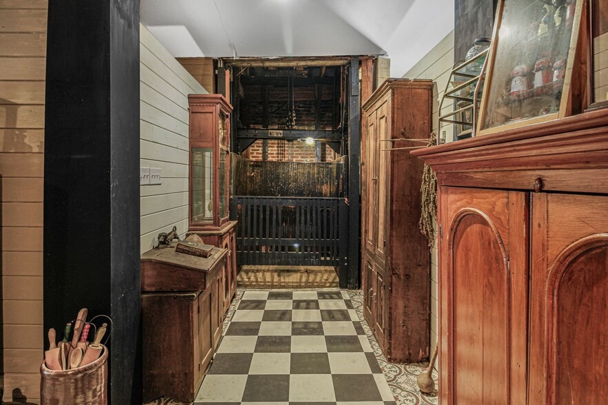 More Photos Of 123 Water St, Horse Cave Storefront Retail Residential For Sale
