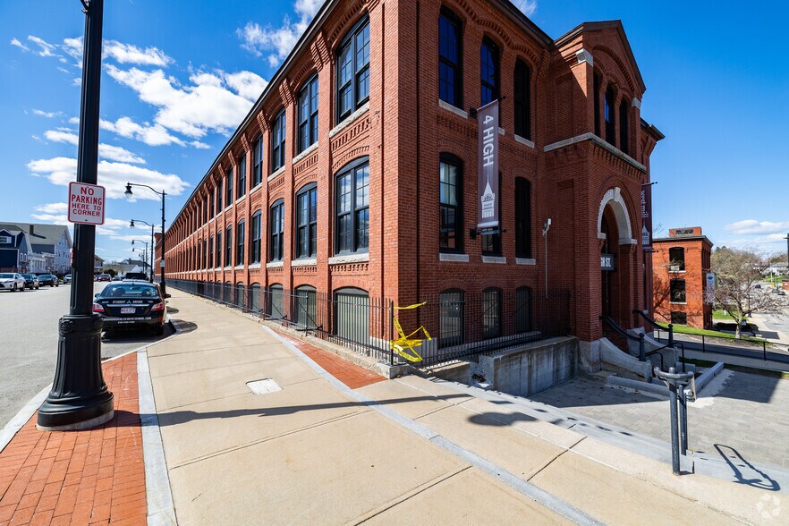 More Photos Of 4 High St, North Andover Office For Lease