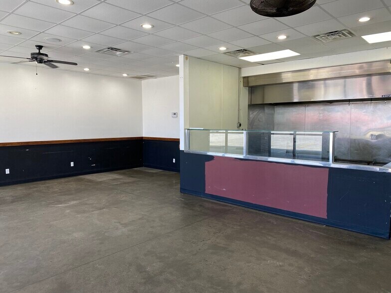 More Photos Of 407 N York St, Muskogee Freestanding For Lease