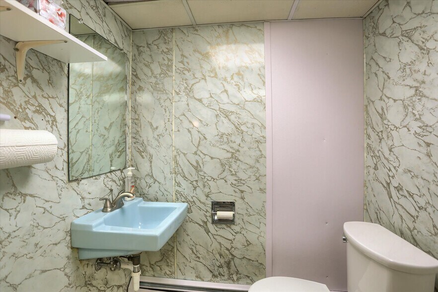 More Photos Of 3 S Market St, Shamokin Flex For Sale