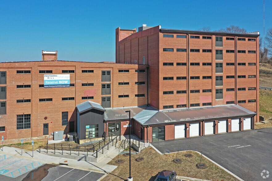 More Photos Of 1702 Fairview St, Greensboro Self Storage For Lease