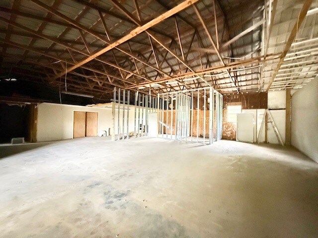 More Photos Of 5255 TX-21, Hemphill General Retail For Sale