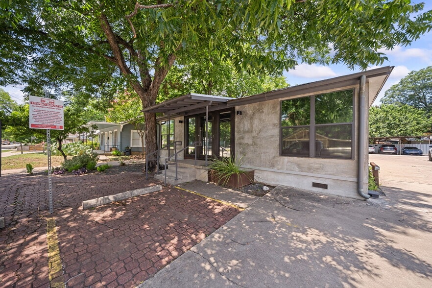 Primary Photo Of 2612 E Cesar Chavez St, Austin Loft Creative Space For Lease