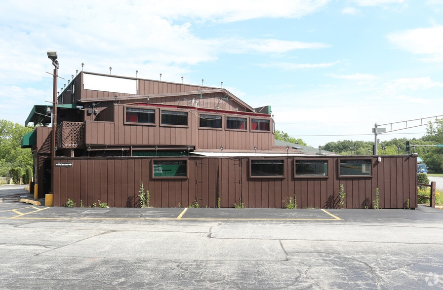 More Photos Of 13500 S Harlem Ave, Orland Park Bar For Lease