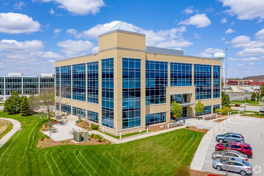 More Photos Of 10361 Innovation Dr, Milwaukee Office For Lease