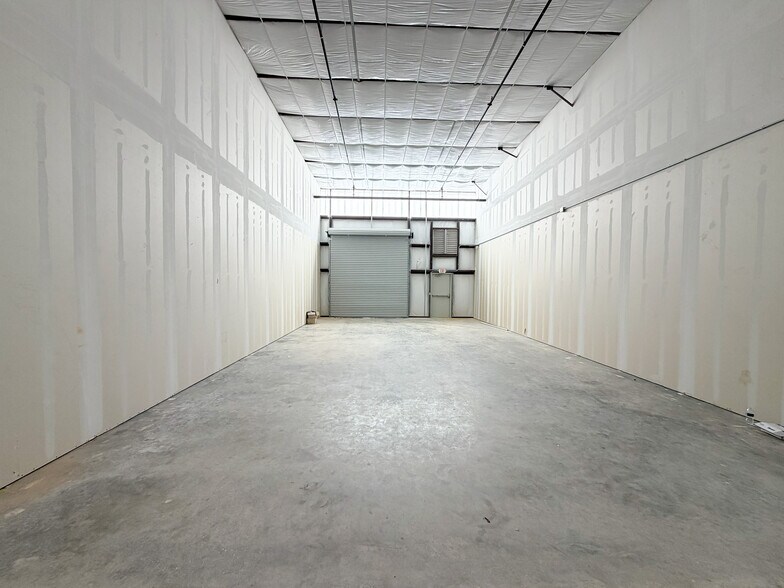 More Photos Of 132 Cane Island Pky, Katy Light Distribution For Lease