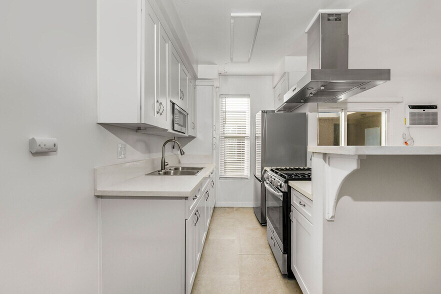 More Photos Of 423 N Harvard Blvd, Los Angeles Apartments For Sale