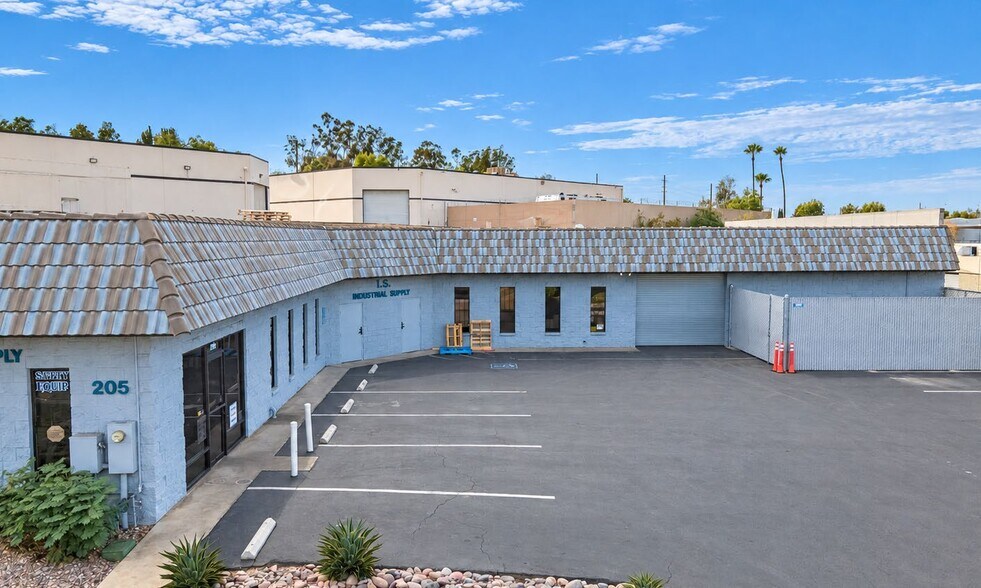 More Photos Of 205 Market Pl, Escondido Warehouse For Sale