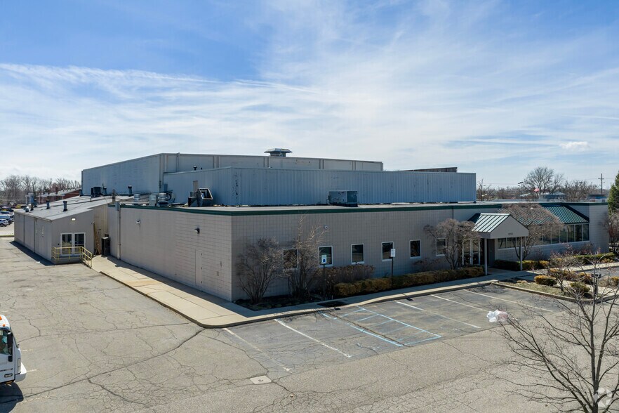 More Photos Of 8220 Irving Rd, Sterling Heights Office For Sale