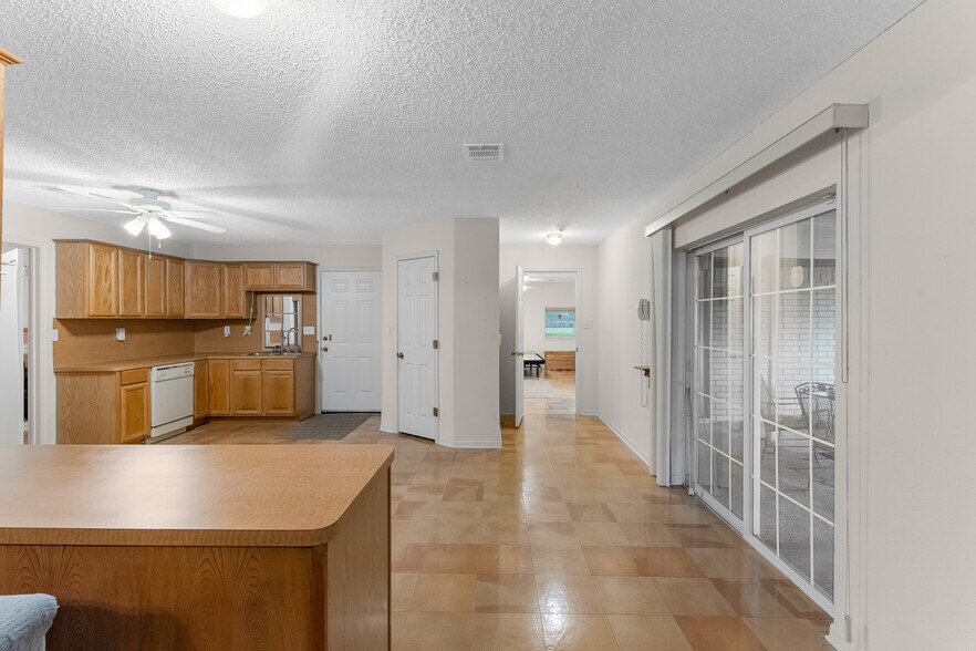 More Photos Of 7315 Pine St, Manvel Industrial For Sale