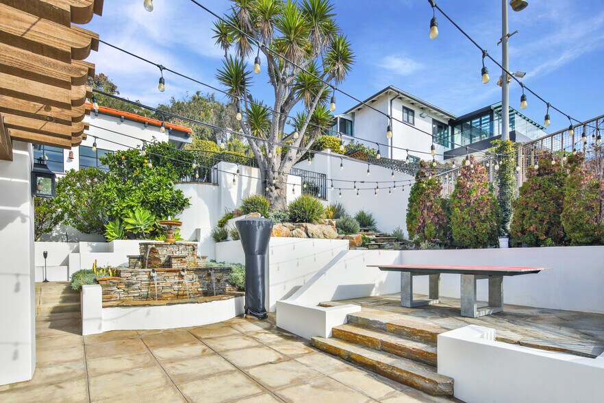 More Photos Of 17575 Pacific Coast Hwy, Pacific Palisades Loft Creative Space For Lease