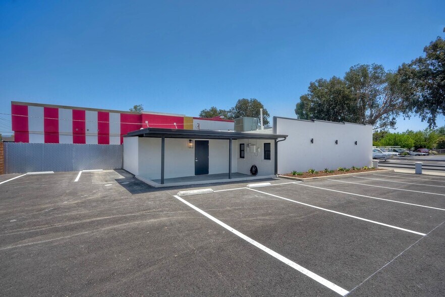 More Photos Of 1045 Main St, Ramona Freestanding For Lease
