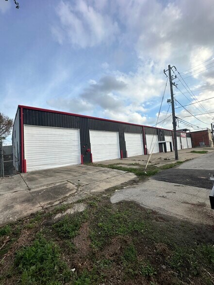 More Photos Of 521 N Bryan St, Houston Manufacturing For Lease