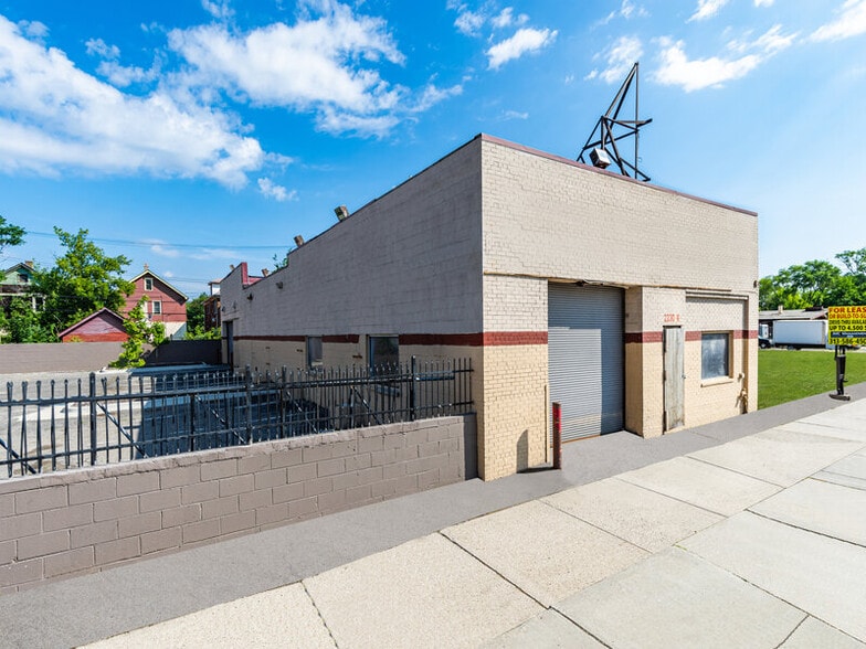 Primary Photo Of 2232 W Davison, Detroit Storefront Retail Office For Lease