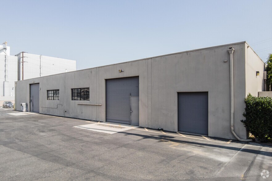More Photos Of 815 N Nash St, El Segundo Warehouse For Lease