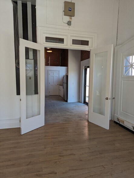 More Photos Of 583 Pacific St, Stamford Freestanding For Lease