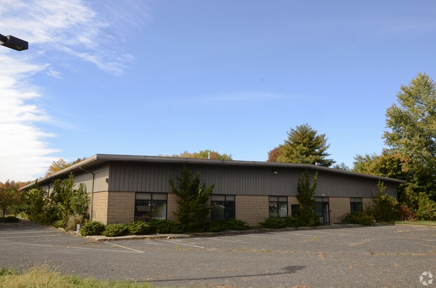 More Photos Of 1274 N Church St, Moorestown Flex For Lease