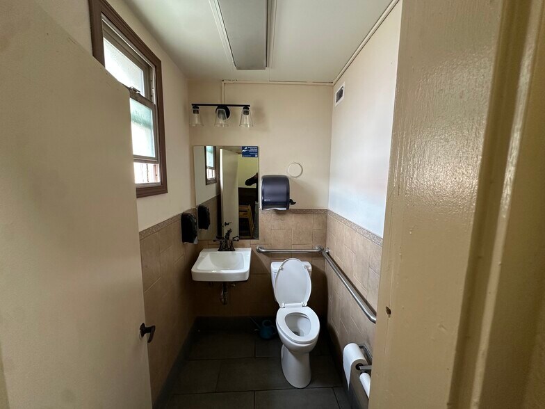 More Photos Of 1399 W Littleton Blvd, Littleton Restaurant For Sale