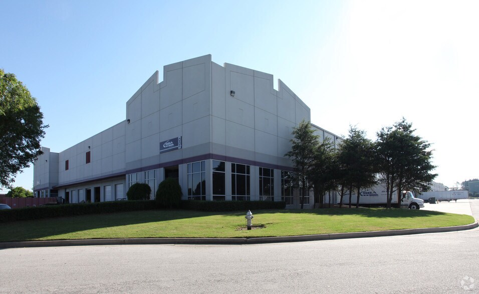 Primary Photo Of 5148 Kennedy Rd, Forest Park Warehouse For Lease