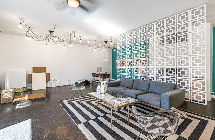 More Photos Of 664-668 N Palm Canyon Dr, Palm Springs Office For Sale