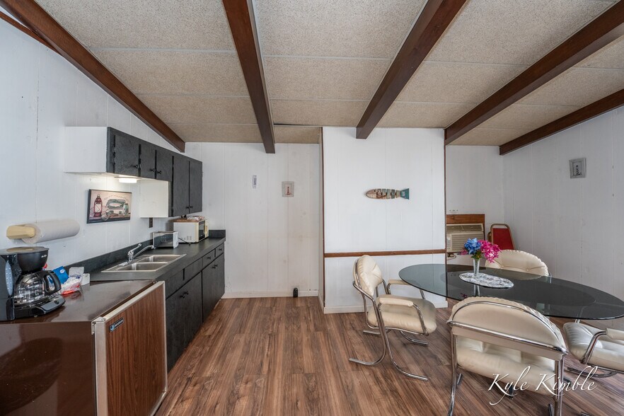 More Photos Of 104 W Houghton Lake Dr, Prudenville Hotel For Sale