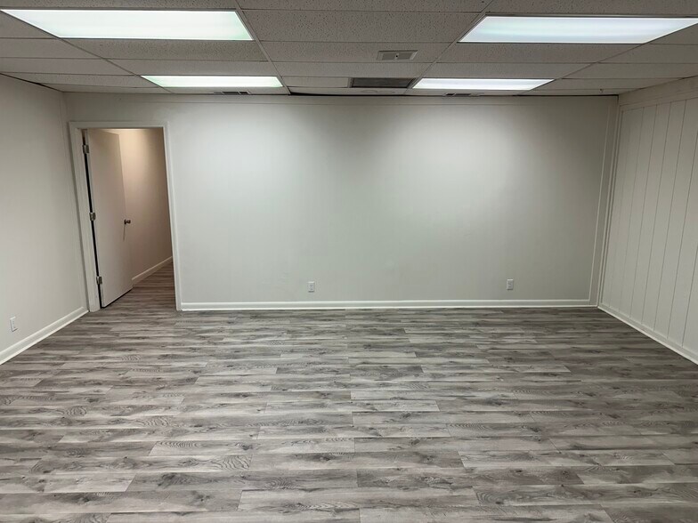 More Photos Of 115 Village Pl, Fairfield Bay Storefront For Lease