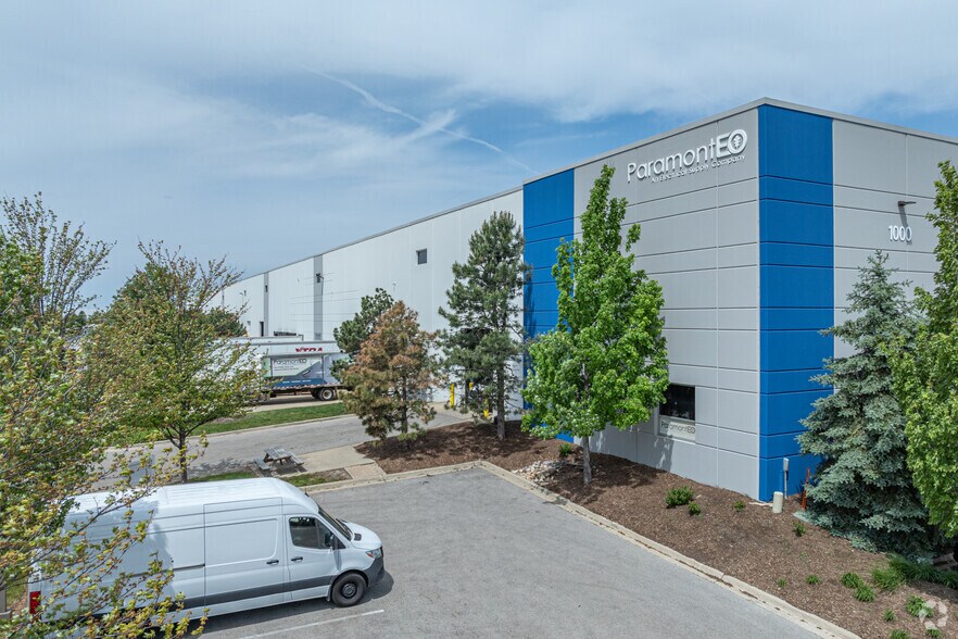 More Photos Of 1000 Davey Rd, Woodridge Warehouse For Lease