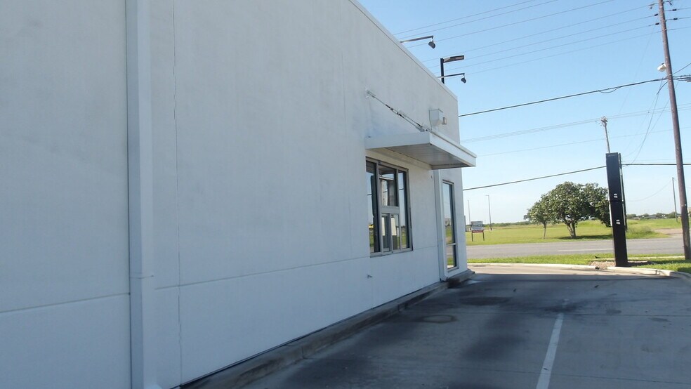 More Photos Of 505 E Edinburg Ave, Elsa Fast Food For Lease