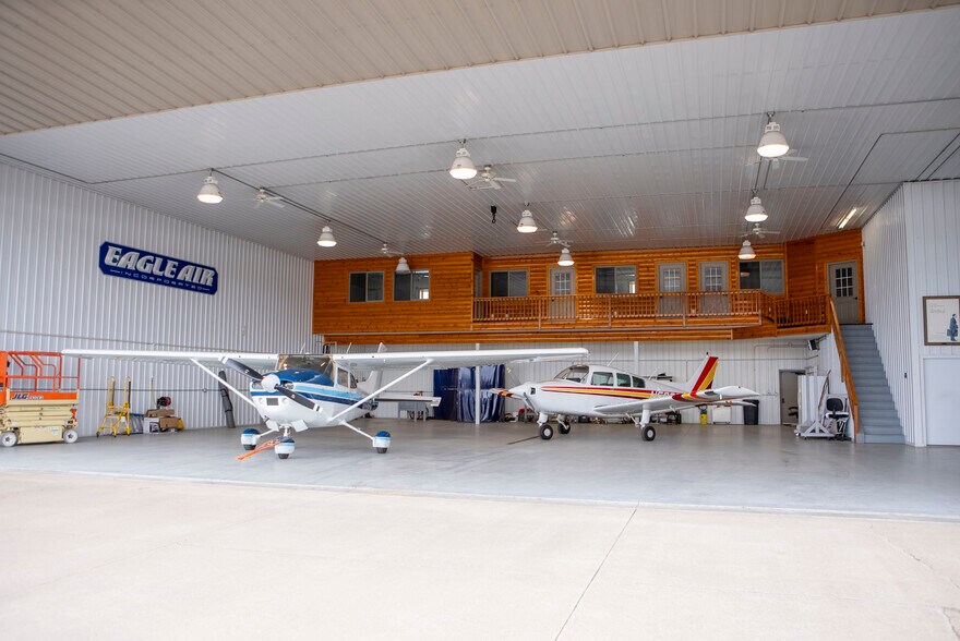 More Photos Of 24226 Lone Pine Rd, Hinckley Airport For Sale