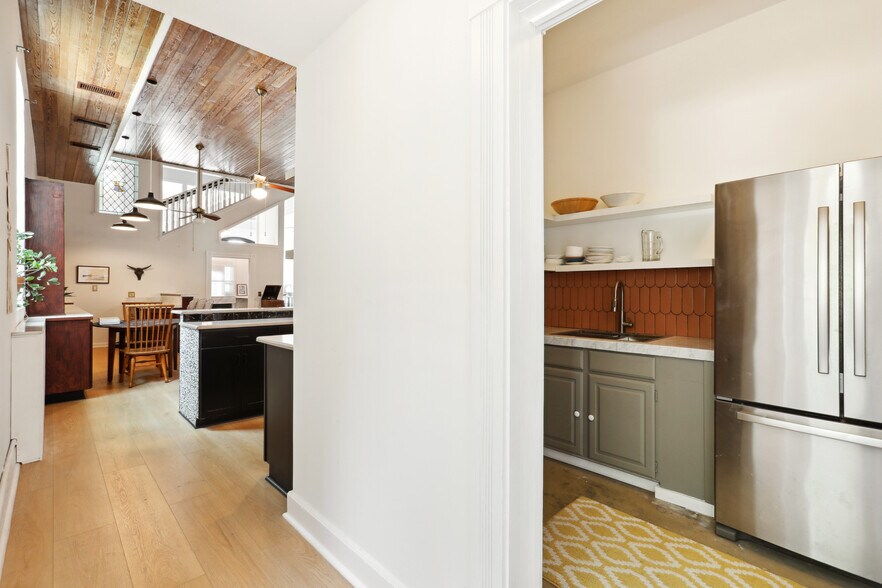 More Photos Of 4 Depot st, Elgin Hotel For Sale