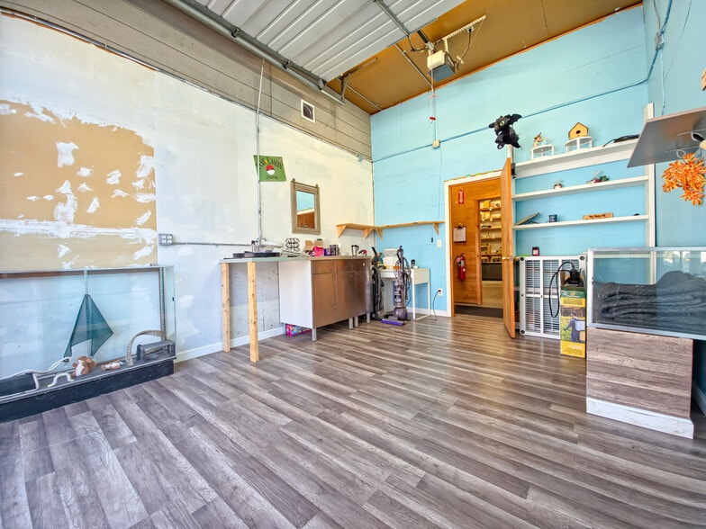 More Photos Of 7 Colonel Dr, Bourne Auto Repair For Sale