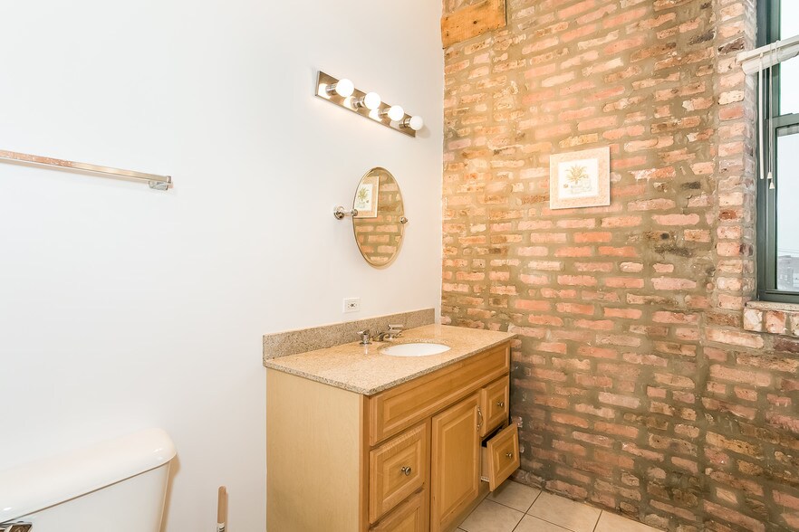 More Photos Of 716 E 47th St, Chicago Loft Creative Space For Sale