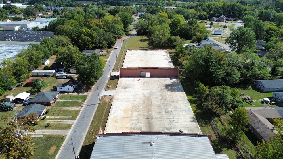 More Photos Of 1805 Boone St, Rocky Mount Warehouse For Lease