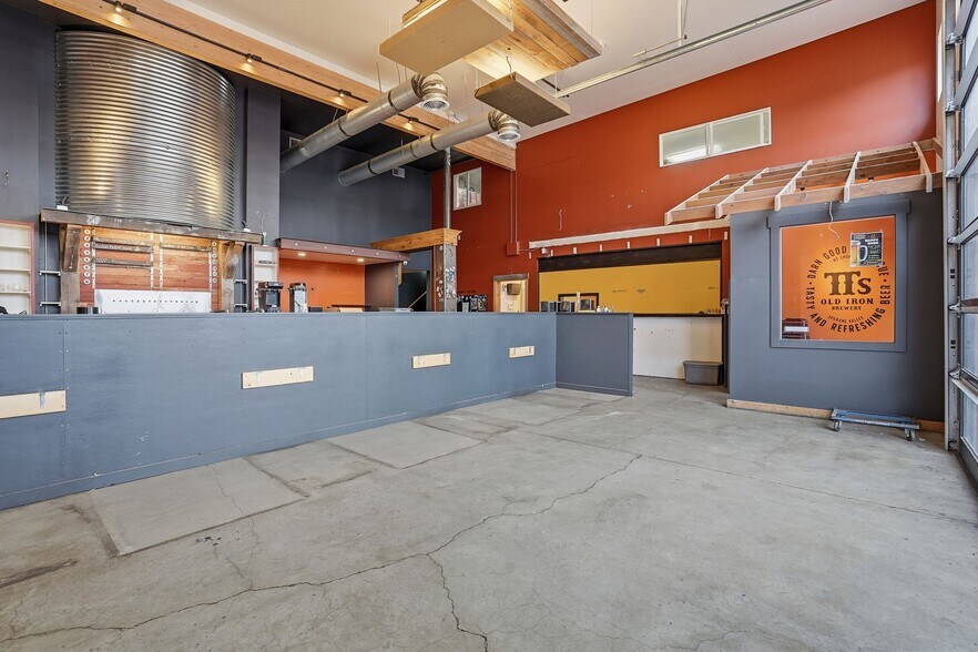More Photos Of 4110 S Bowdish Rd, Spokane Light Distribution For Lease
