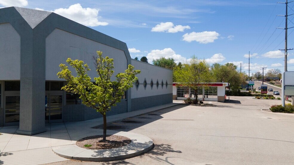 More Photos Of 5005 W Overland Rd, Boise Freestanding For Lease